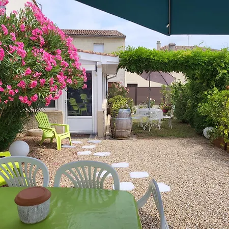 3 Etoiles Lou Gaston Holiday home Castillon-la-Bataille