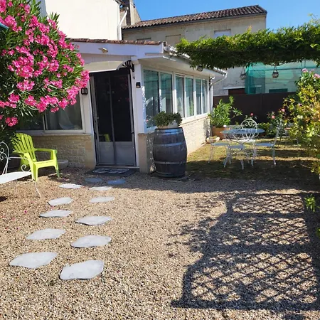 3 Etoiles Lou Gaston Holiday home Castillon-la-Bataille