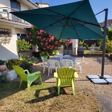 3 Etoiles Lou Gaston Holiday home Castillon-la-Bataille